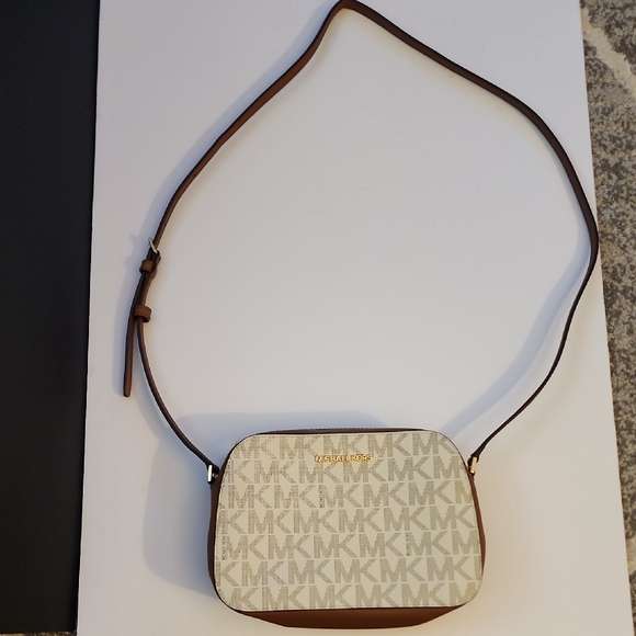 Michael Kors Jet Set Small Signature Logo Camera Cream and Brown Crossbody Bag. - Picture 1 of 10